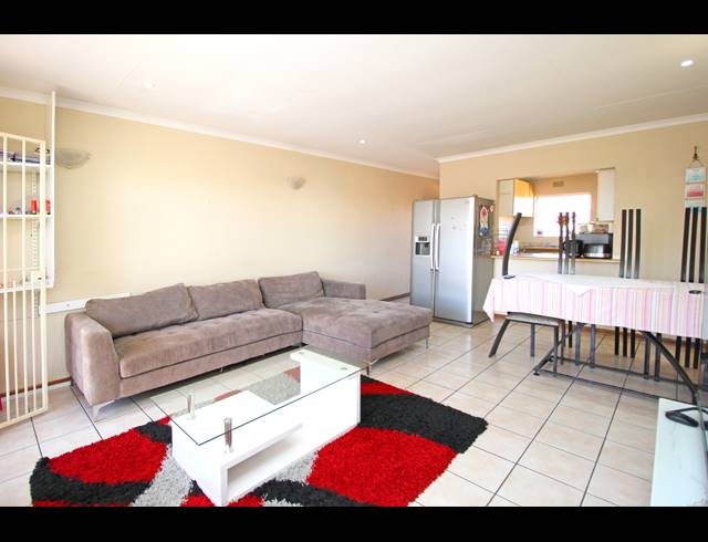 2 BEDROOM TOWNHOUSE FOR SALE IN FERNDALE